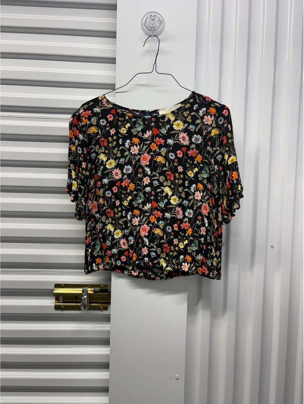 LOFT Women’s Medium LOFT Black Floral Short Sleeve Blouse Rayon Top